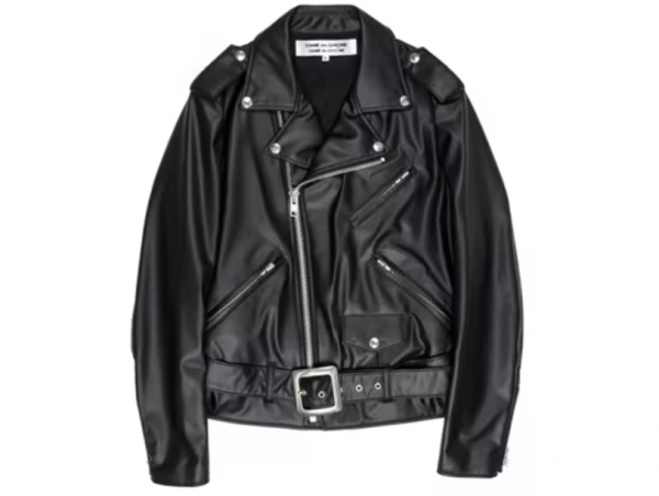 Jaket kulit sintetis dengan aksen tali ritsleting di lengan